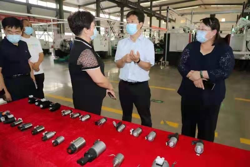 大鸡巴插入安阳市市长高永一行莅临我公司参观调研